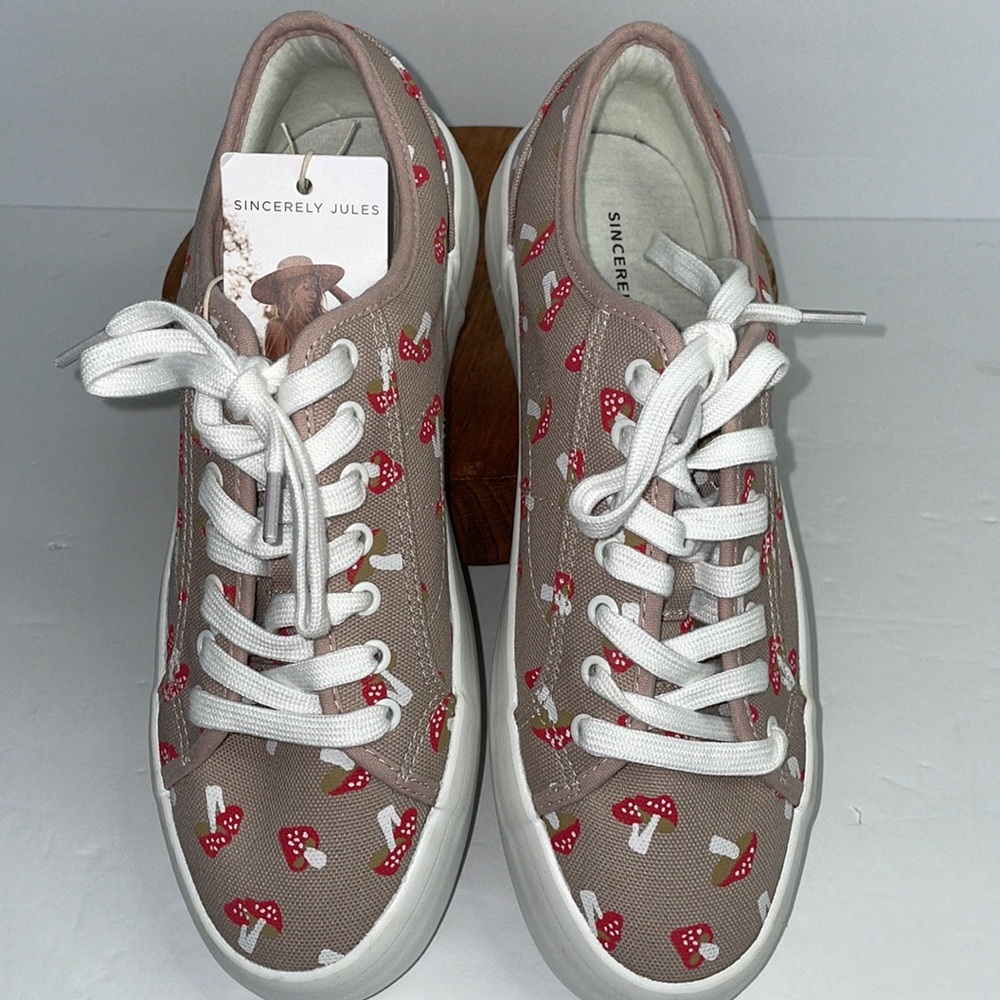 Sincerely Jules Mushroom Platform Sneaker’s . New no box